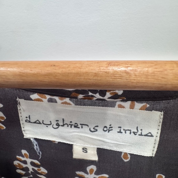 Daughters of India Brown and White Printed v-neck Maxi Dress size small - Picture 2 of 5